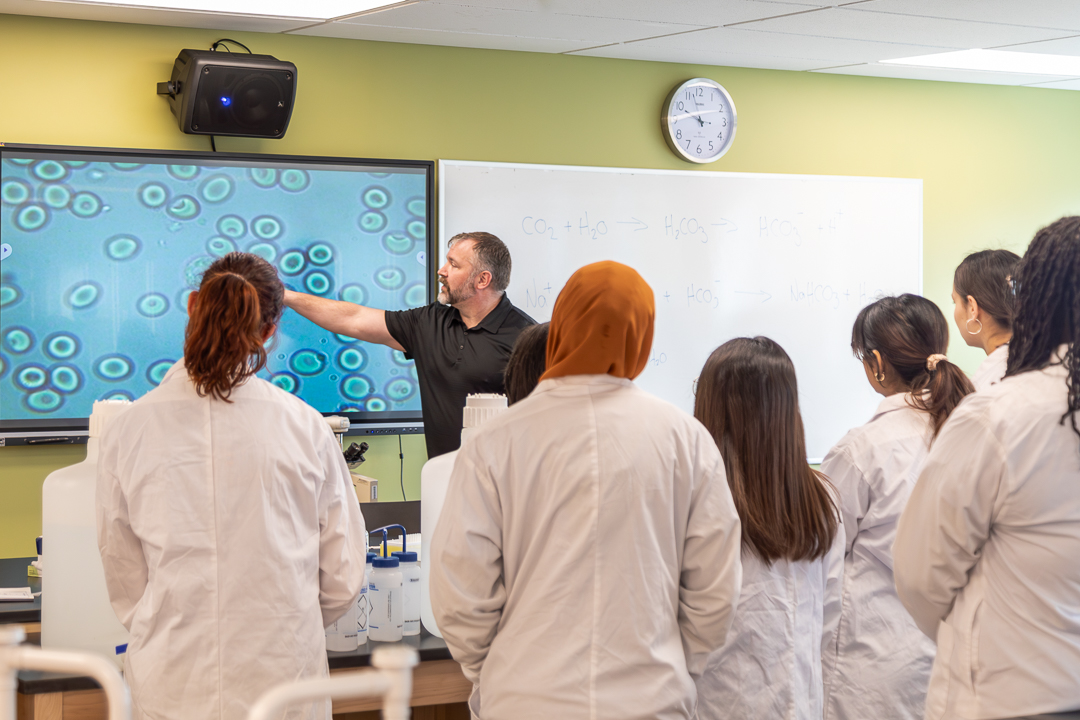 High school students learn more about health care programs at CMTN